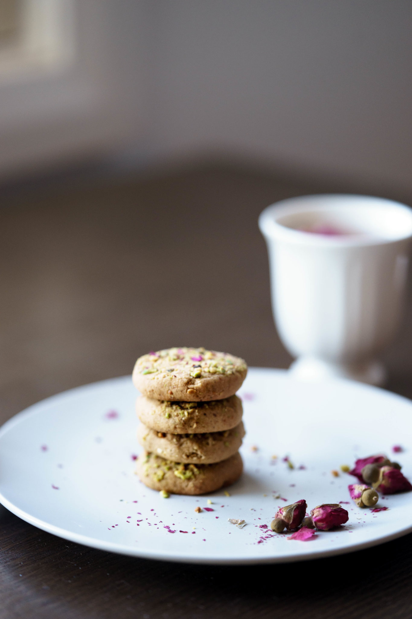 Cardamom pistachio cookies with rose petals